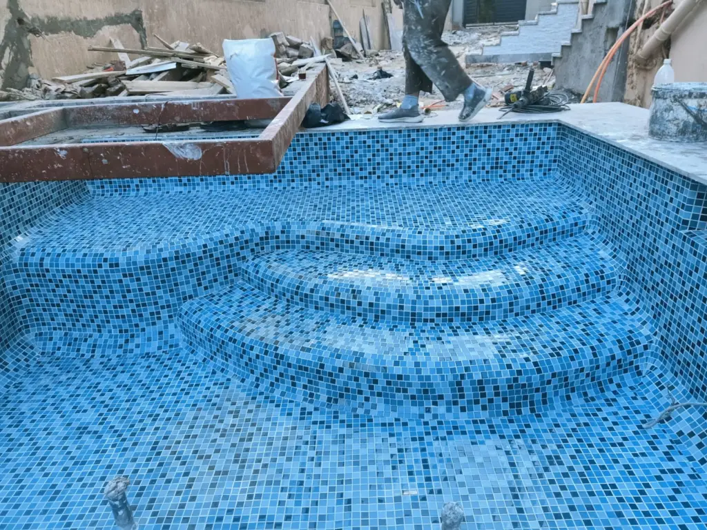 حمام سباحة إسكيمر وشلال مائي — فيلا مهندس سيد — الشيخ زايد 2، 6 أكتوبر، الجيزة